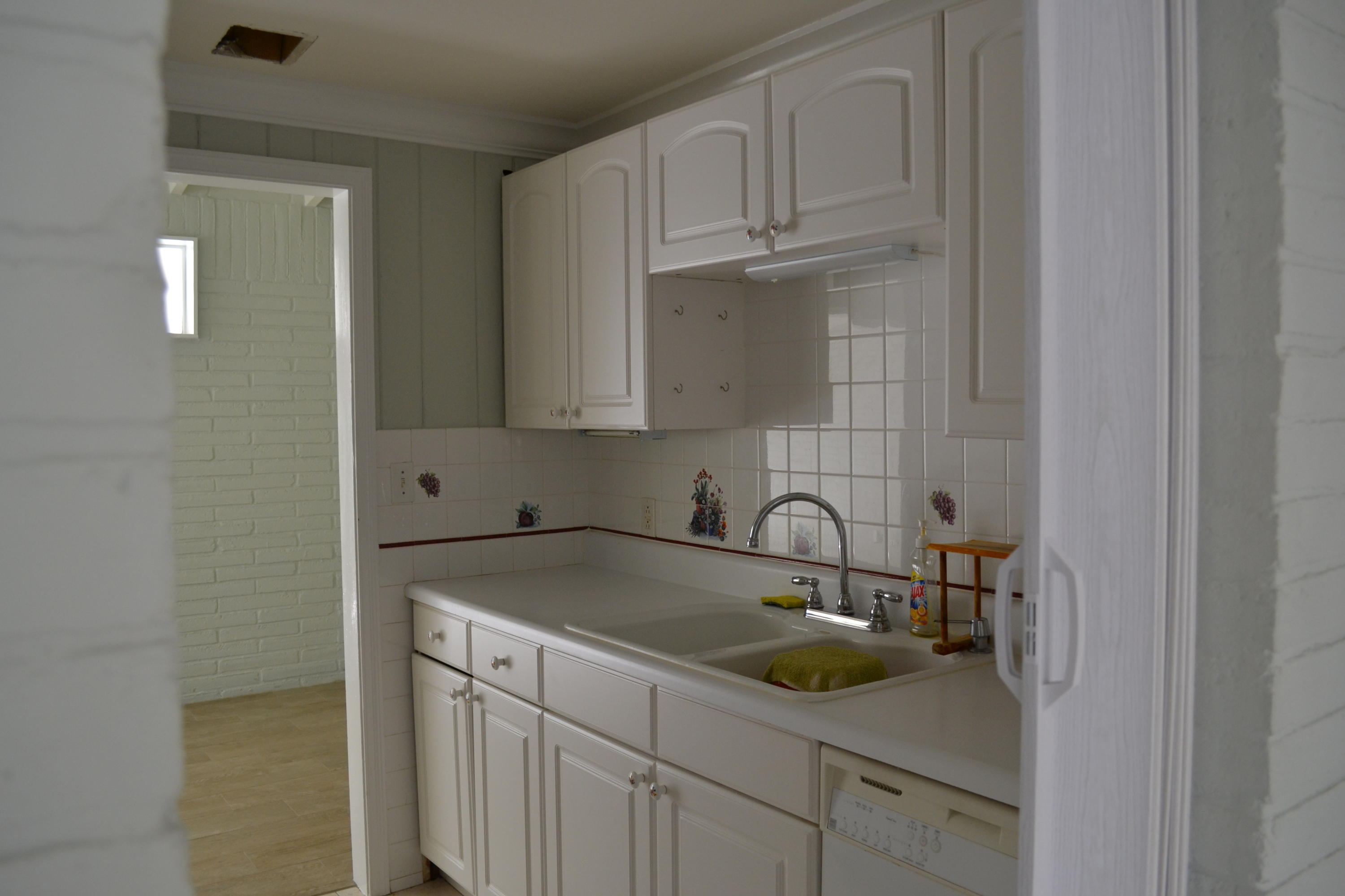 39 Bass Avenue Key Largo, FL 33037 - Photo 8 of 25 a kitchen with white cabinets and a sink