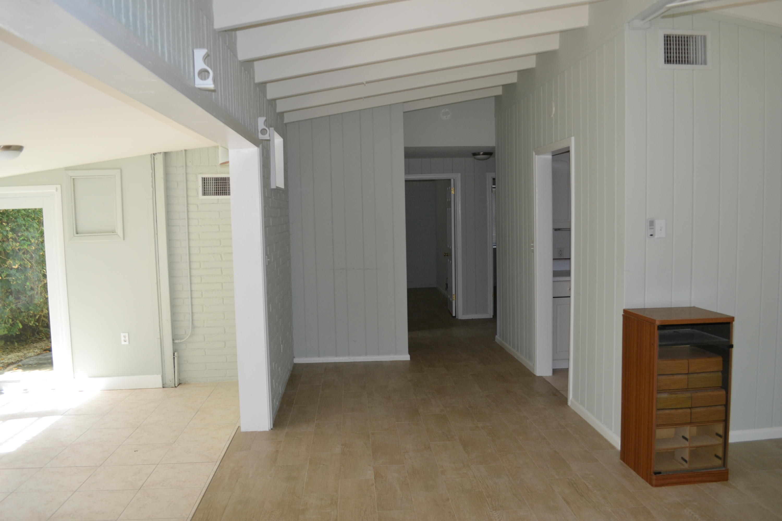 39 Bass Avenue Key Largo, FL 33037 - Photo 10 of 25 a view of hallway with closet and a window
