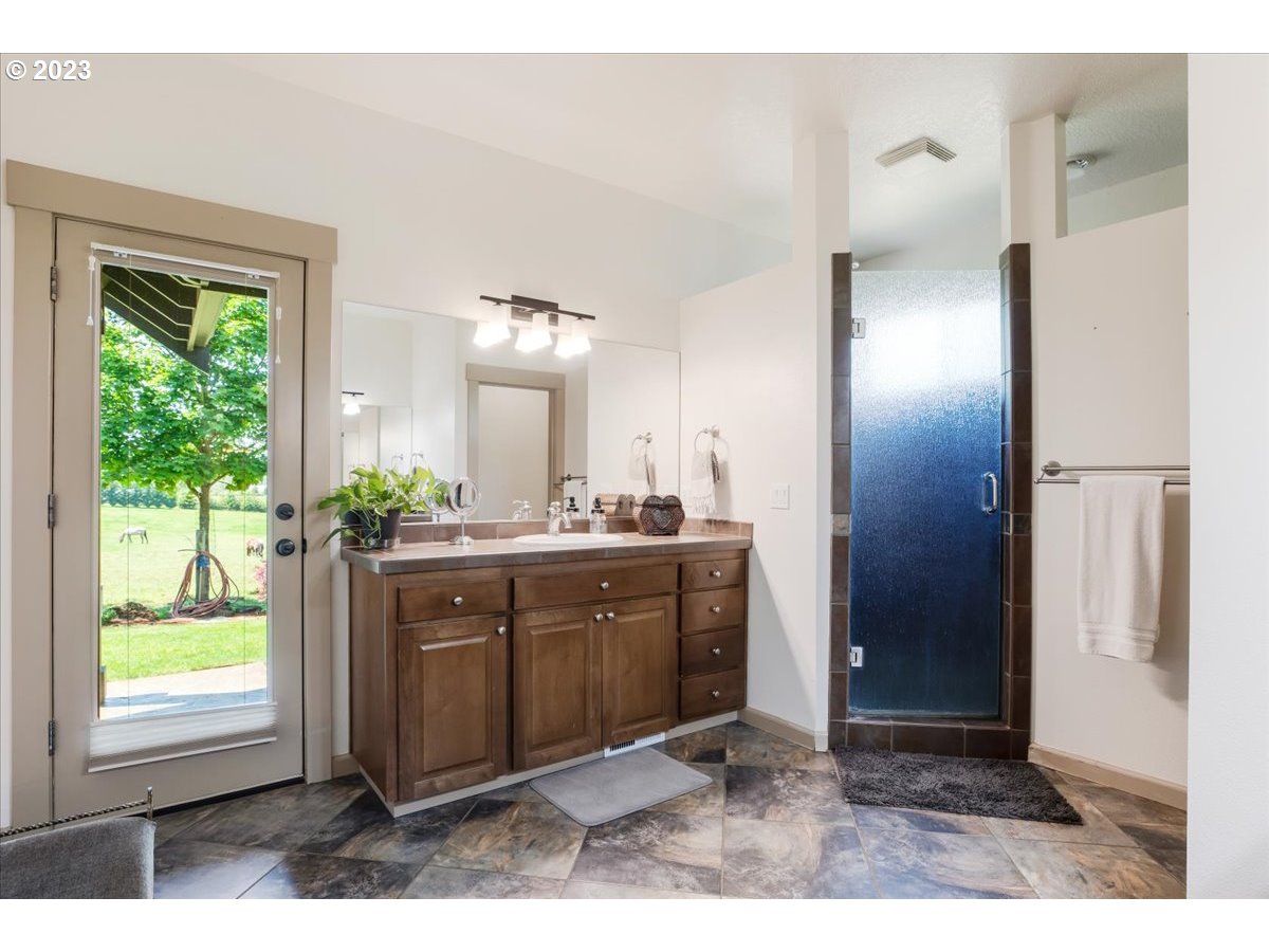 22633 South Ferguson Road Beavercreek, OR 97004 - Photo 19 of 48 Gallery Image 19