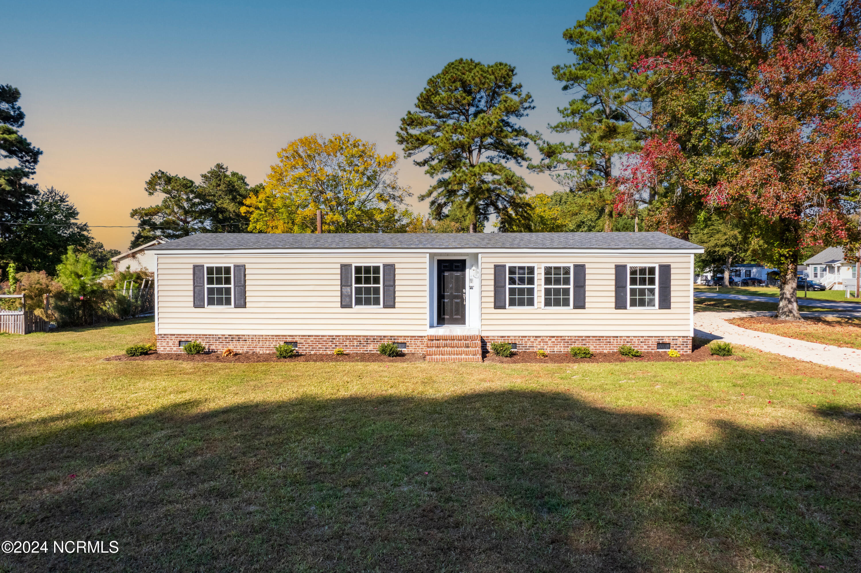 1073 Florida Road Elizabeth City, NC 27909 - Photo 1 of 33 1073 ext. sunset