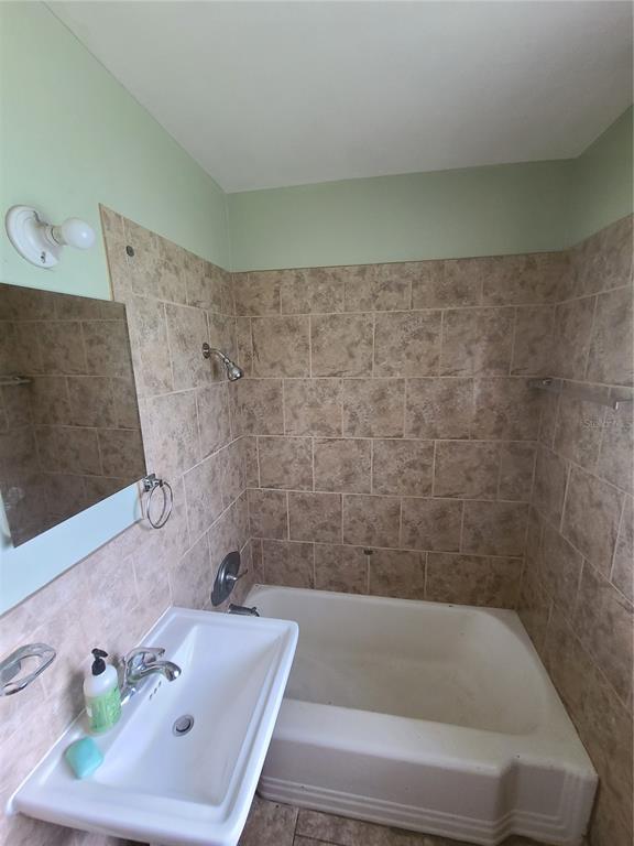 217 Northwest 36th Street Gainesville, FL 32607 - Photo 4 of 13 Gallery Image 4