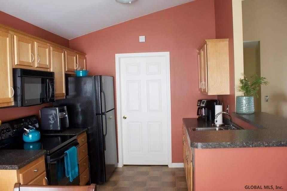 206 Cedar Rensselaer, NY 12144 - Photo 4 of 19 Photo 4