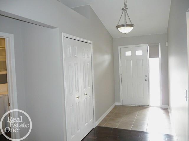 26067 Mariners Point New Baltimore, MI 48051 - Photo 4 of 33