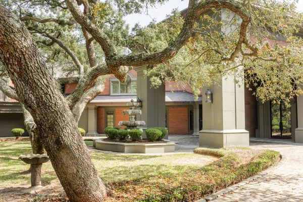 $10,000,000 | 204 Laura Lane, Gulf Breeze, FL 32561