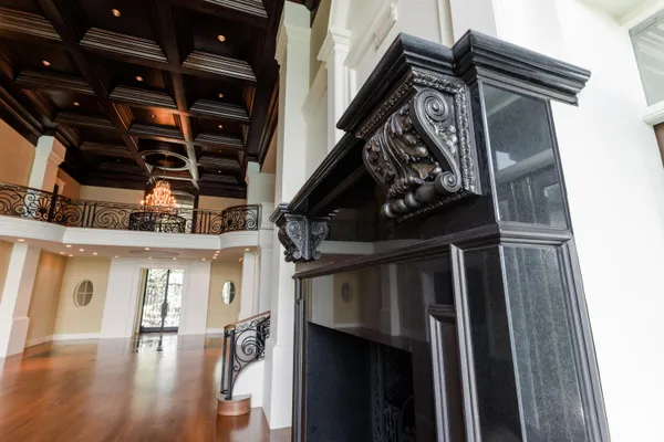 $10,000,000 | 204 Laura Lane, Gulf Breeze, FL 32561