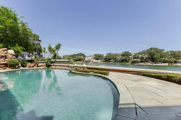 $10,000,000 | 204 Laura Lane, Gulf Breeze, FL 32561