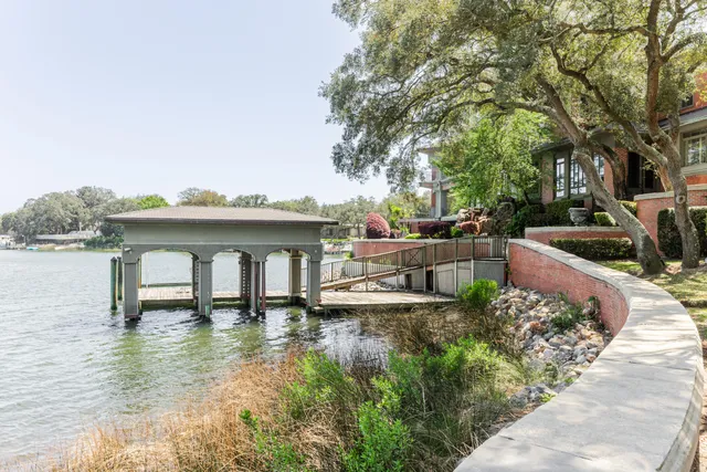 $10,000,000 | 204 Laura Lane, Gulf Breeze, FL 32561