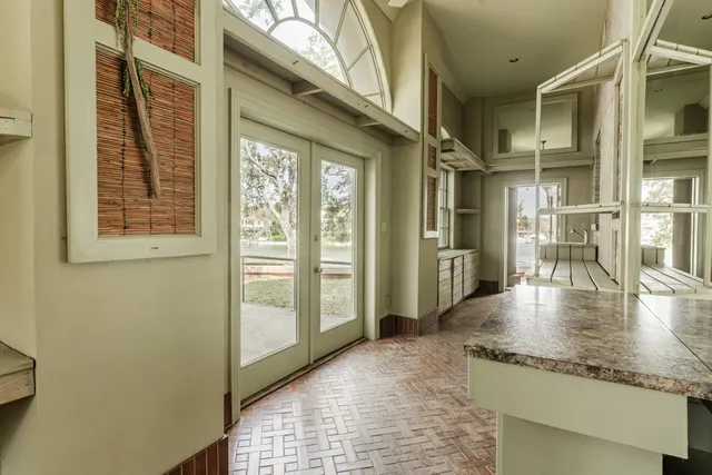 $10,000,000 | 204 Laura Lane, Gulf Breeze, FL 32561