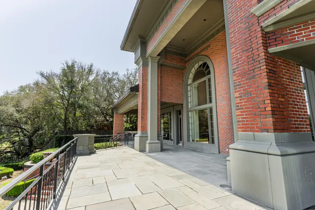 $10,000,000 | 204 Laura Lane, Gulf Breeze, FL 32561