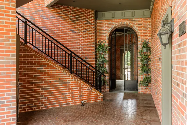 $10,000,000 | 204 Laura Lane, Gulf Breeze, FL 32561