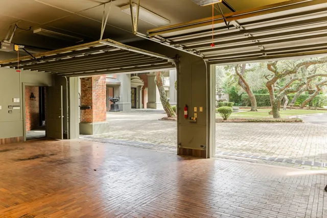 $10,000,000 | 204 Laura Lane, Gulf Breeze, FL 32561