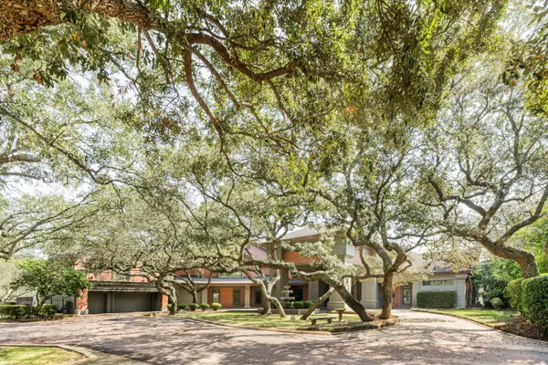 $10,000,000 | 204 Laura Lane, Gulf Breeze, FL 32561