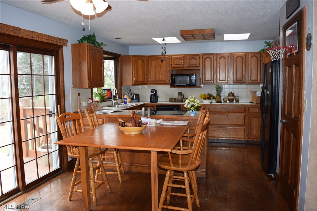 909 Bridge Road Akron, OH 44312 - Photo 7 of 32 Gallery Image 7