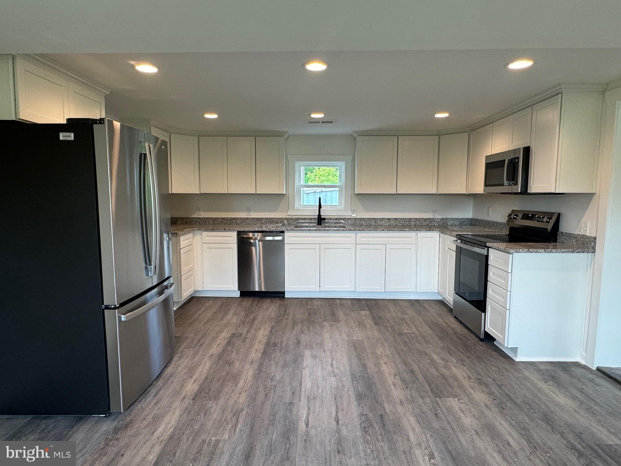 1822 Pleasant View Road Mount Jackson, VA 22842 - Photo 13 of 48 Spacious Eat-In Kitchen