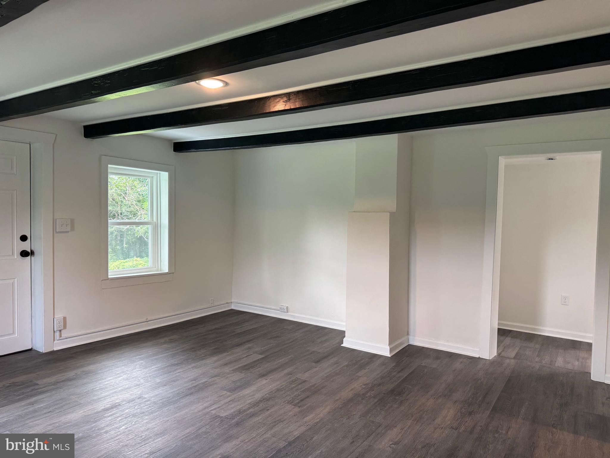 1822 Pleasant View Road Mount Jackson, VA 22842 - Photo 8 of 48 Living Room