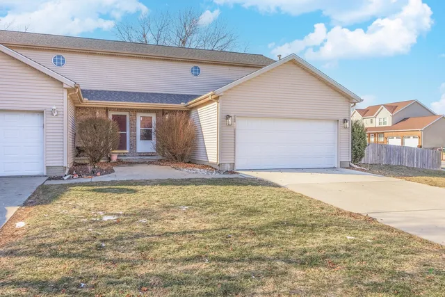 $190,000 | 1321 Beacon Hill Court, Normal, IL 61761