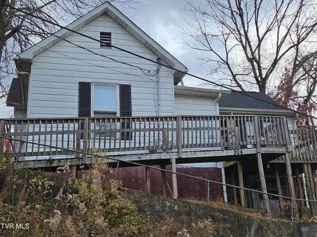 $100,000 | 204 High Avenue Northeast, Coeburn, VA 24230