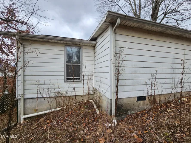 $100,000 | 204 High Avenue Northeast, Coeburn, VA 24230