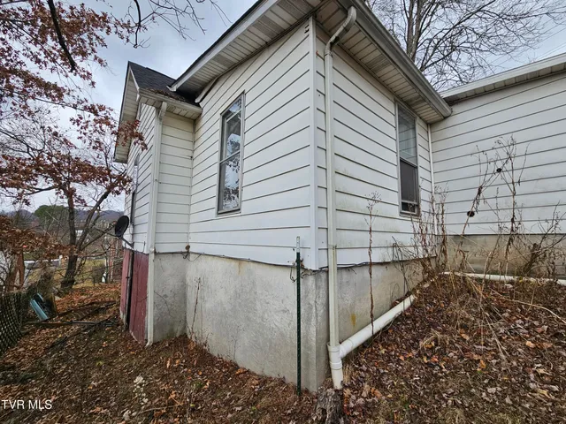 $100,000 | 204 High Avenue Northeast, Coeburn, VA 24230