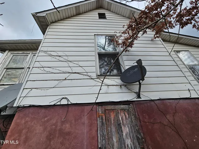 $100,000 | 204 High Avenue Northeast, Coeburn, VA 24230