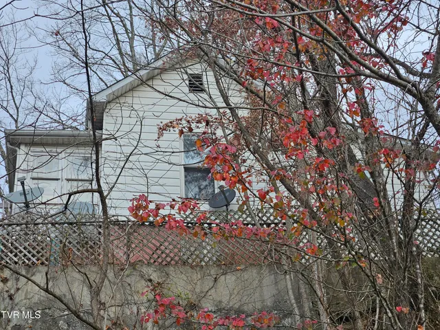 $100,000 | 204 High Avenue Northeast, Coeburn, VA 24230