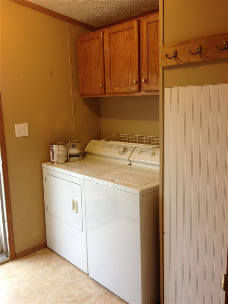 998 Locust Fork Road Stamping Ground, KY 40379 - Photo 16 of 23 Separate laundry/mud room.