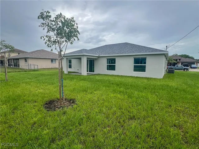 $2,199 | 2127 Southwest 12th Avenue, Cape Coral, FL 33991