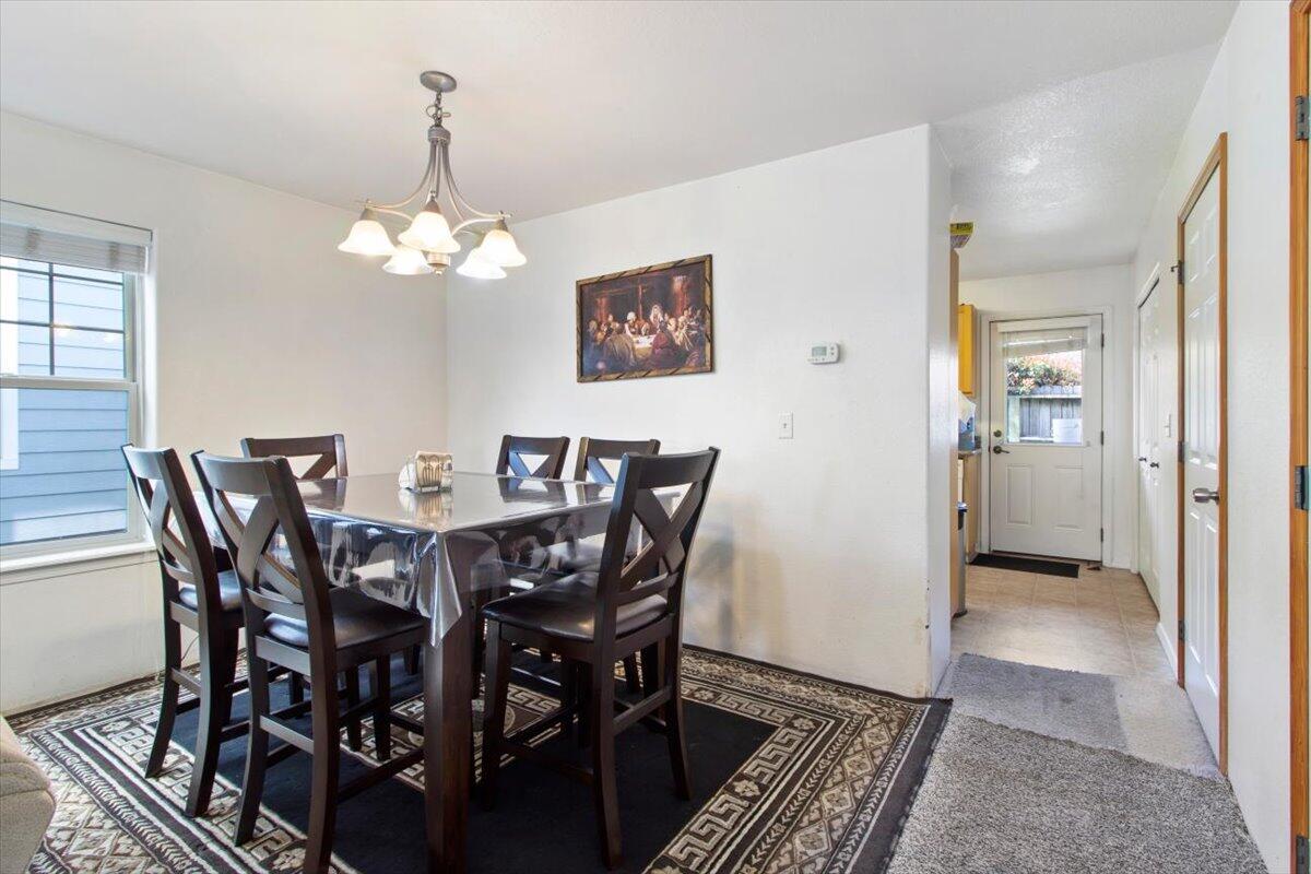 450 Midway Road, Unit 4 Medford, OR 97501 - Photo 9 of 39 08-Unit 4, 450 Midway Road-8