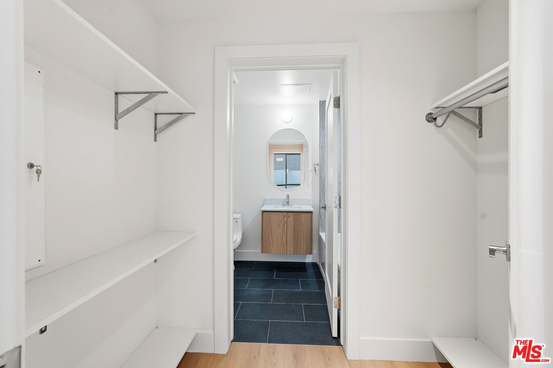 1822 Overland Avenue, Unit 103 Los Angeles, CA 90025 - Photo 5 of 10 a view of bedroom and bathroom