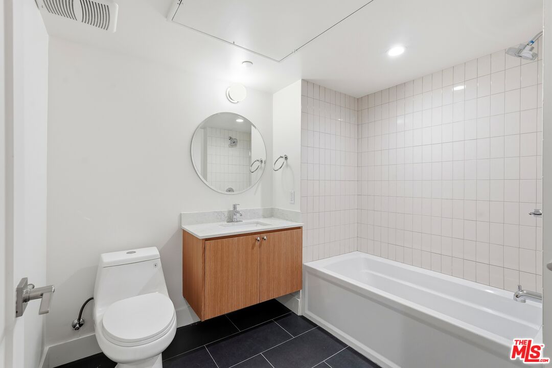 1822 Overland Avenue, Unit 103 Los Angeles, CA 90025 - Photo 8 of 10 a bathroom with a toilet a sink and bathtub