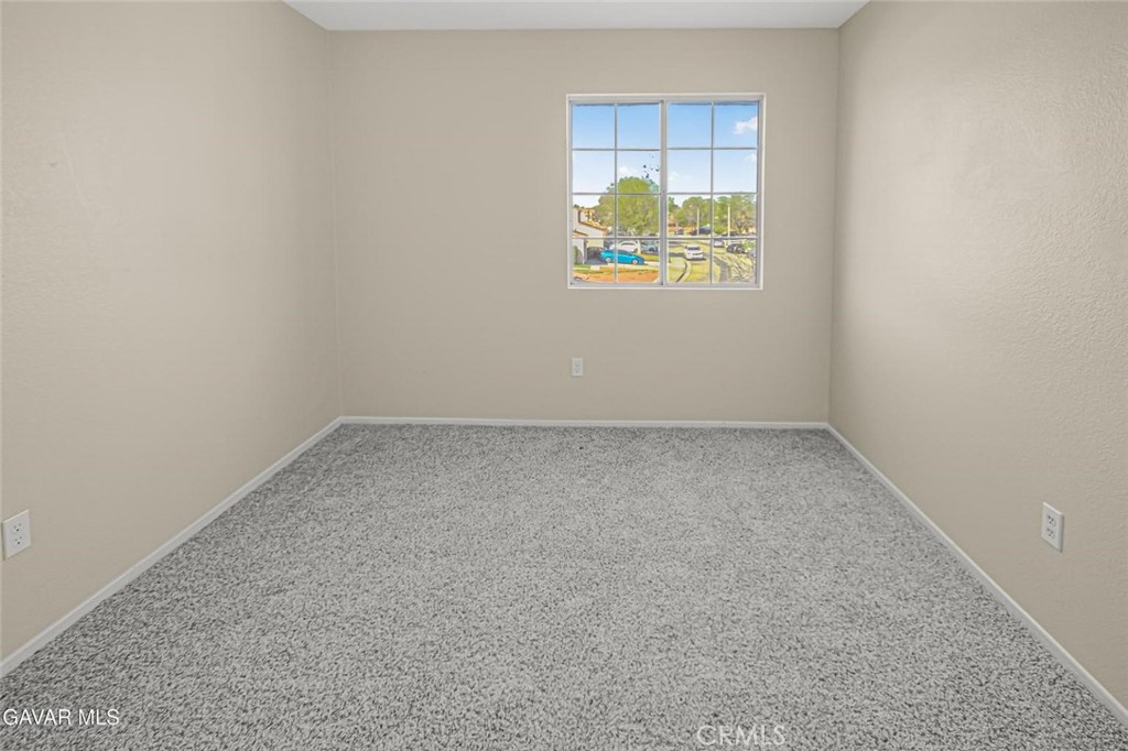 44910 12th Street East Lancaster, CA 93535 - Photo 37 of 47 an empty room with windows and mirror