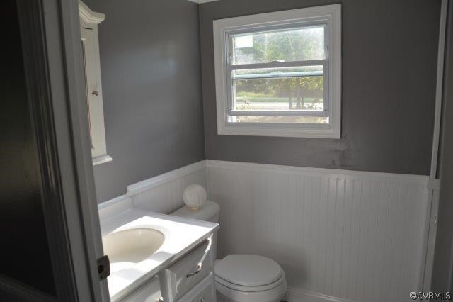 140 Sheppards Road Farmville, VA 23901 - Photo 11 of 22 a bathroom with a toilet a sink and a window