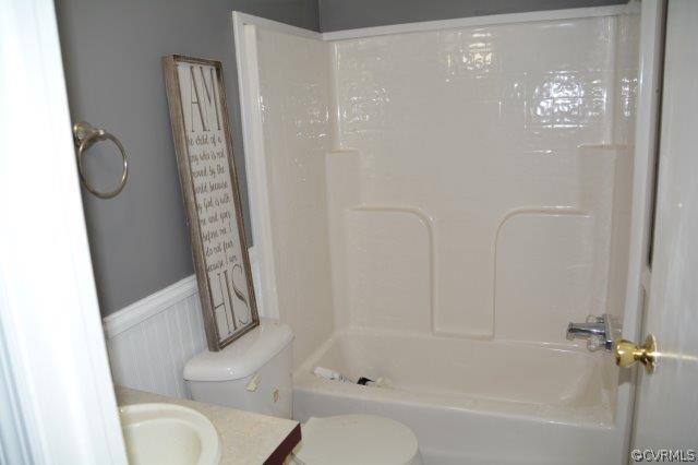 140 Sheppards Road Farmville, VA 23901 - Photo 12 of 22 a bathroom with a shower a toilet and a window