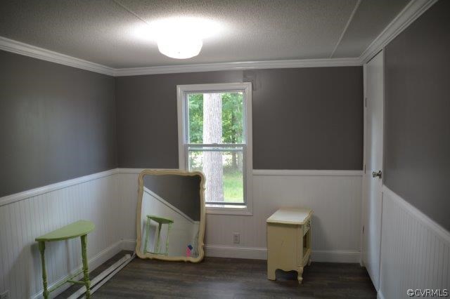 140 Sheppards Road Farmville, VA 23901 - Photo 16 of 22 a room with window and furniture