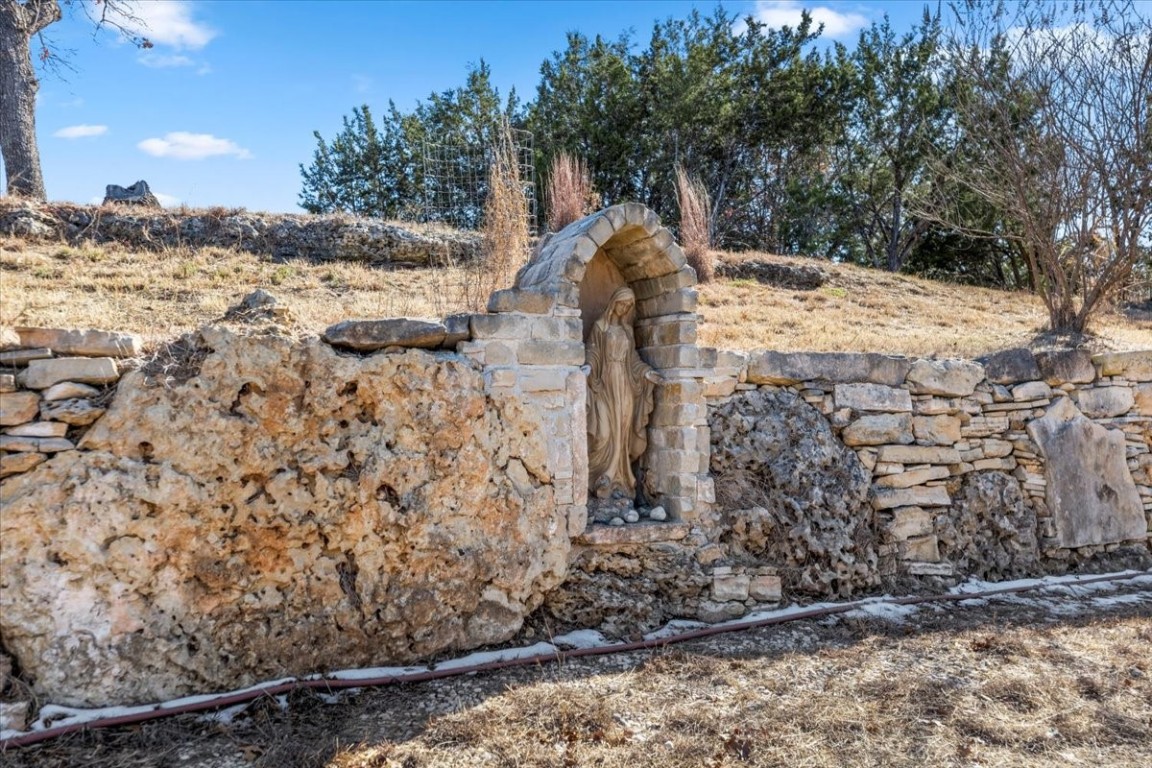 272 Rocky Road Hye, TX 78635 - Photo 32 of 40