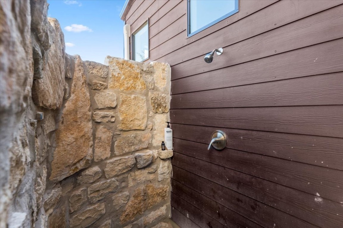 272 Rocky Road Hye, TX 78635 - Photo 7 of 40