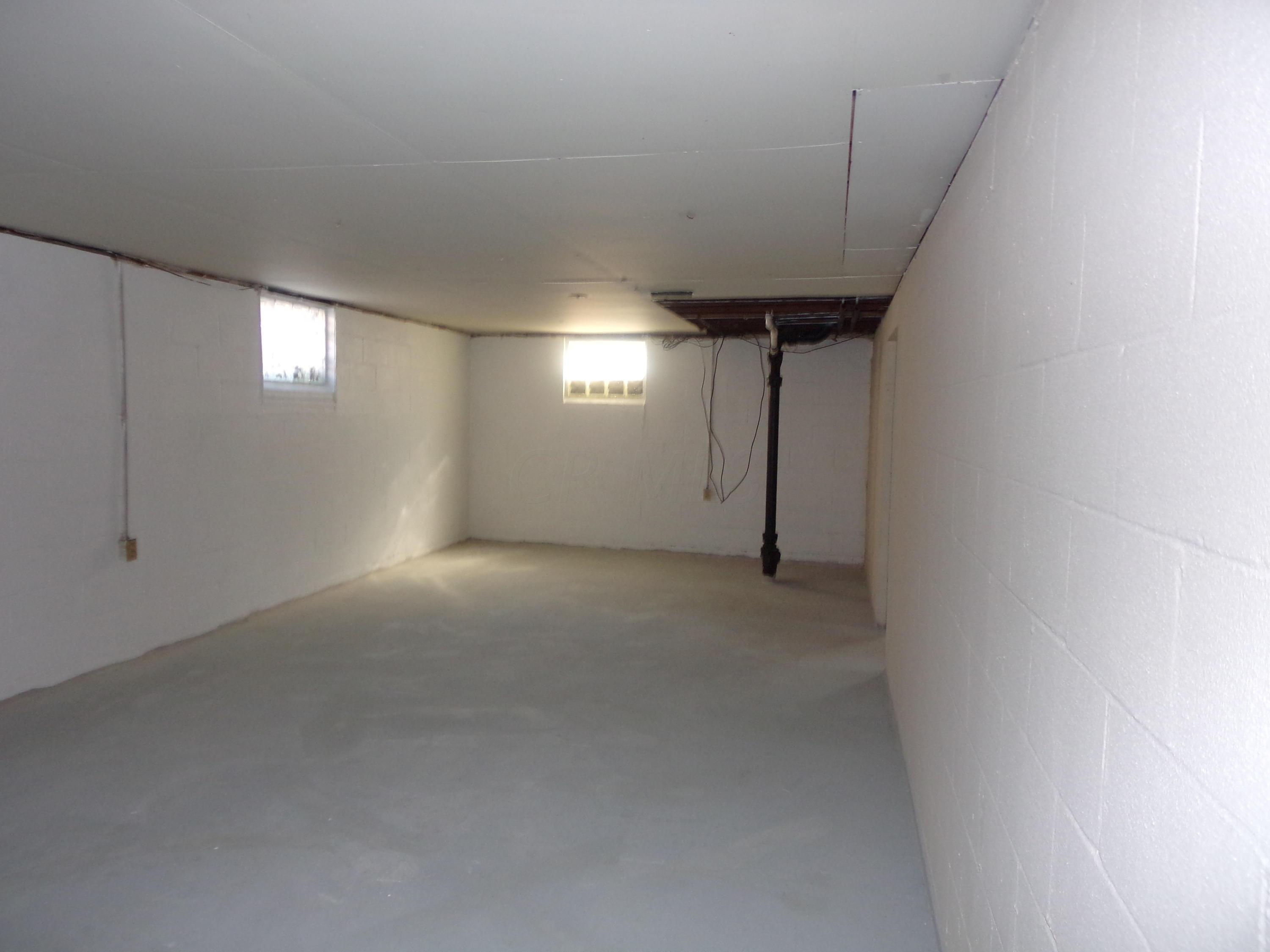 2233 Ferris Road Columbus, OH 43224 - Photo 17 of 25