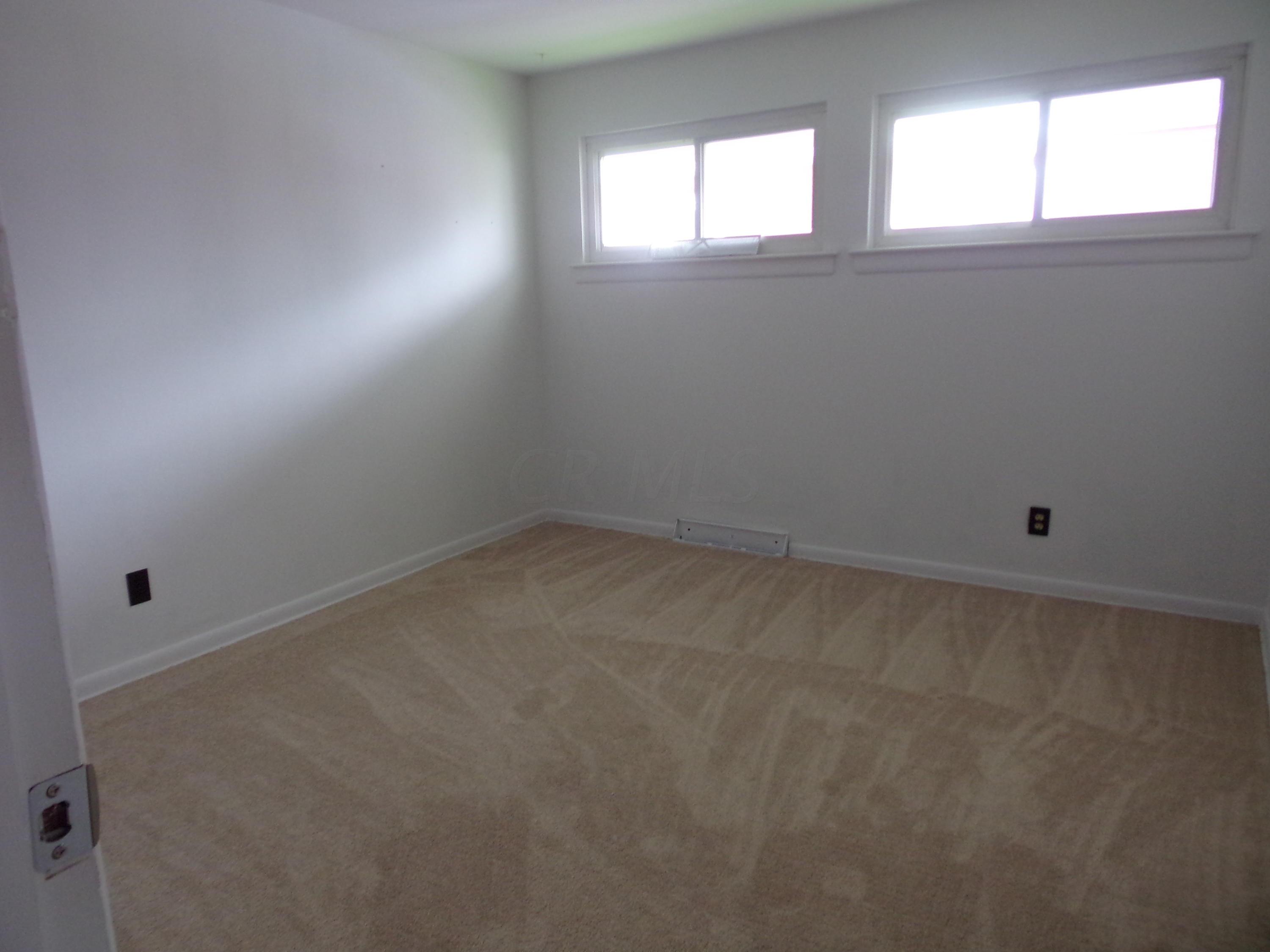 2233 Ferris Road Columbus, OH 43224 - Photo 9 of 25