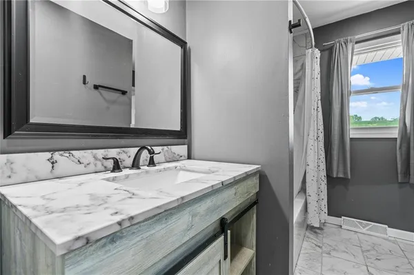 $260,000 | 904 East Golf Hill Drive, Excelsior Springs, MO 64024