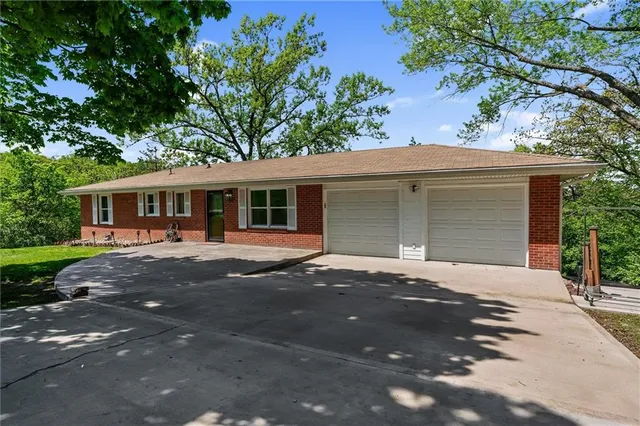$260,000 | 904 East Golf Hill Drive, Excelsior Springs, MO 64024