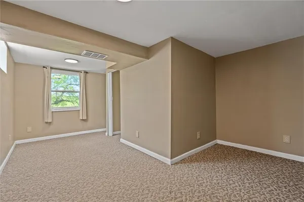 $260,000 | 904 East Golf Hill Drive, Excelsior Springs, MO 64024