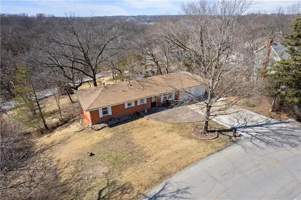 $260,000 | 904 East Golf Hill Drive, Excelsior Springs, MO 64024