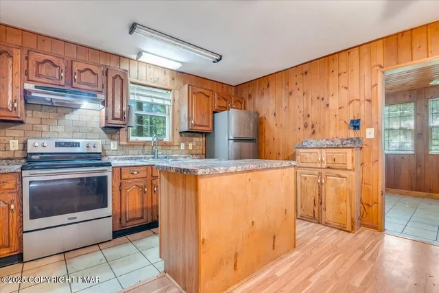 $269,000 | 153 Segatti Circle, Bushkill, PA 18324