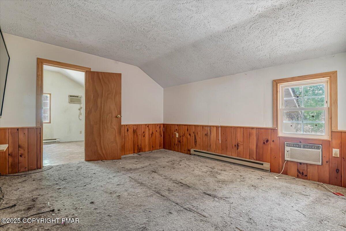 153 Segatti Circle Bushkill, PA 18324 - Photo 31 of 39 44-DSC_5583