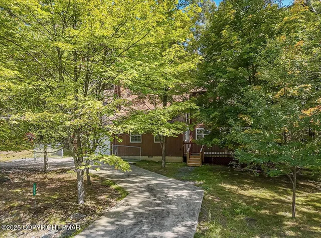 $269,000 | 153 Segatti Circle, Bushkill, PA 18324