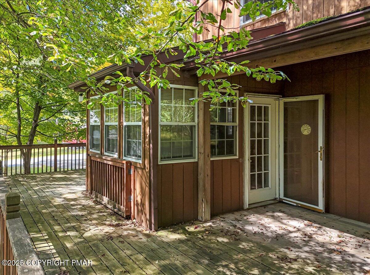 153 Segatti Circle Bushkill, PA 18324 - Photo 6 of 39 58-Photo Sep 12 2025, 1 19 10 PM