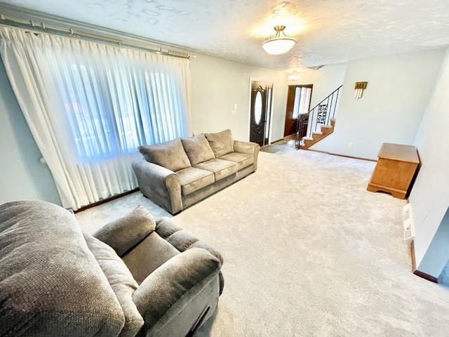 143 Laurel Way Spring Church, PA 15686 - Photo 3 of 24 Gallery Image 3