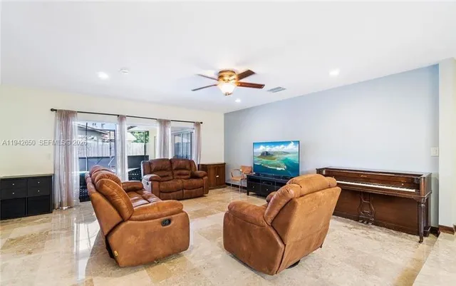 $6,995 | 601 North 44th Avenue, Hollywood, FL 33021