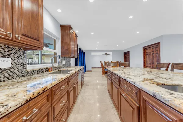 $6,000 | 601 North 44th Avenue, Hollywood, FL 33021