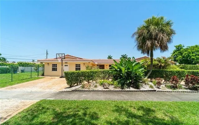 $6,995 | 601 North 44th Avenue, Hollywood, FL 33021